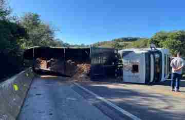 Guaraniaçu – Acidente na BR 277 interdita via na altura da “curva da morte”